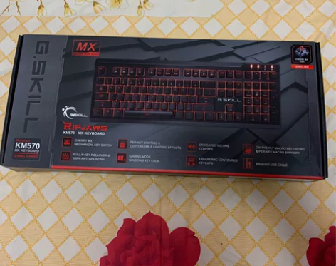 芝奇KM570机械键盘樱桃红轴，104键位...