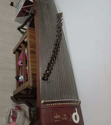 练手古筝，送指甲，调音器，扳手 感兴趣的话...