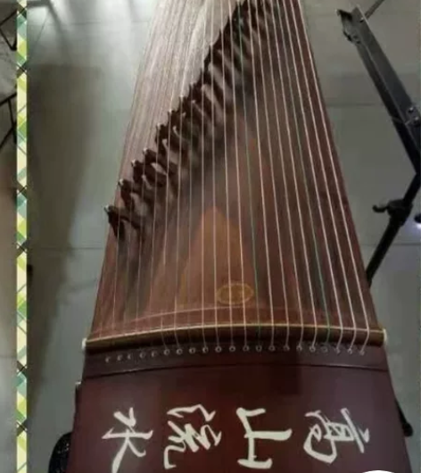 二手古筝500元~800元不等。买琴送课,...