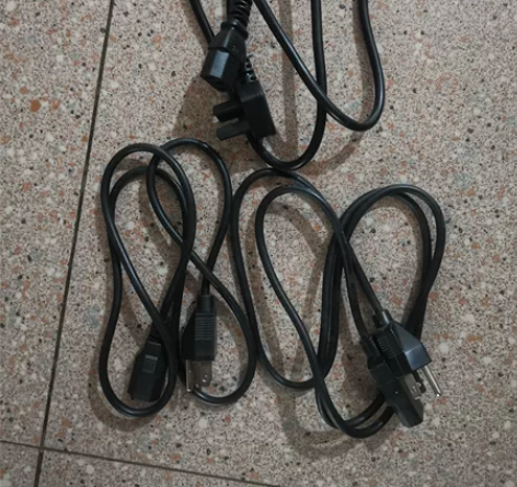 电源线,共三根,圆头一根长度1米,三角头二...