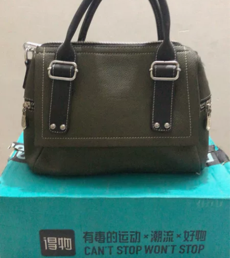 女士手提包，爱依服（品牌），全新，配件都在...