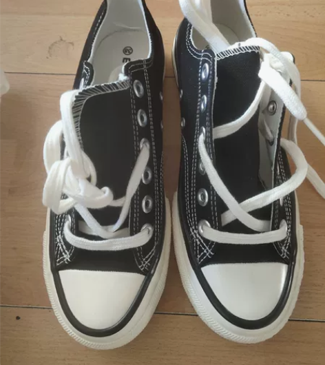 帆布鞋有全新，有的仅穿一次，前两双是38码...