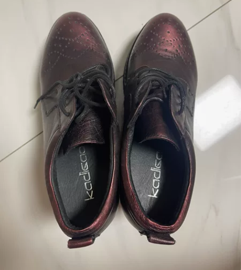 全新女士皮鞋，鞋底有点灰尘 超高防水台 上...