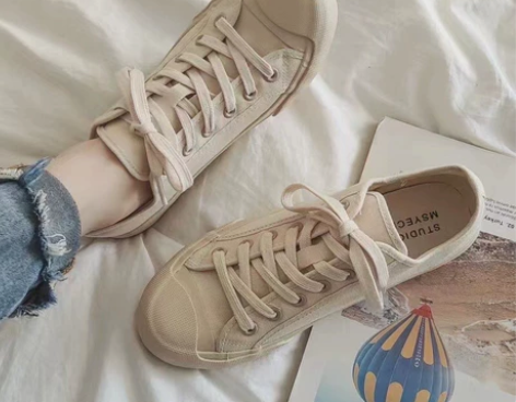 帆布鞋，奶油白，实体店220购买，35码。...