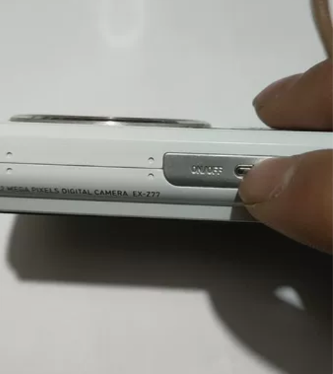 卡西欧ex-Z77数码相机 开机相机镜头自...