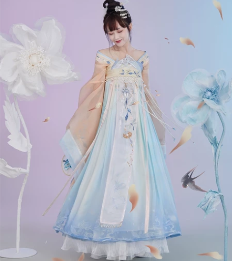 七月夕 嫦笙汉服，九成新 感兴趣的话点“我...