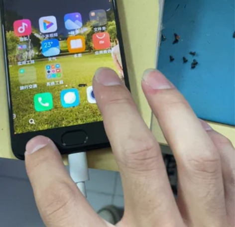 小米note3原屏带框，屏幕有少许背光 感...