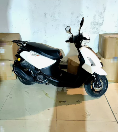 踏板摩托车125CC 几乎全新车 刚上牌十...