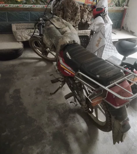 卖摩托车，豪爵125。车况很新。后轮新改装...