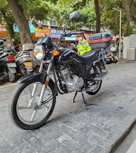 豪爵摩托车出售，2020年4月份购买全新车...