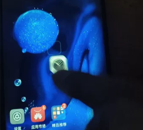 麦芒6手机屏幕不是原装的 感兴趣的话点“我...