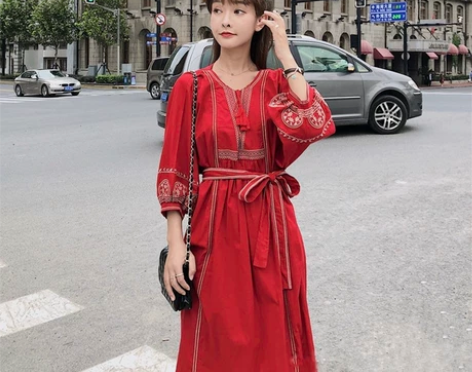 云南红色民族风旅游拍照连衣裙沙漠青海湖裙子...