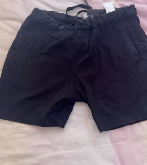 COS男士短裤，旗舰店购买，尺码L 感兴趣...