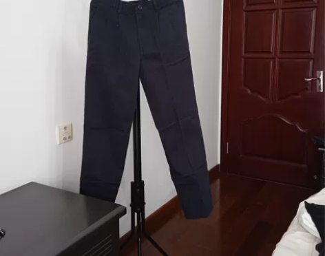 甩男士裤子，几乎全新，尺码如标注所示。 图...