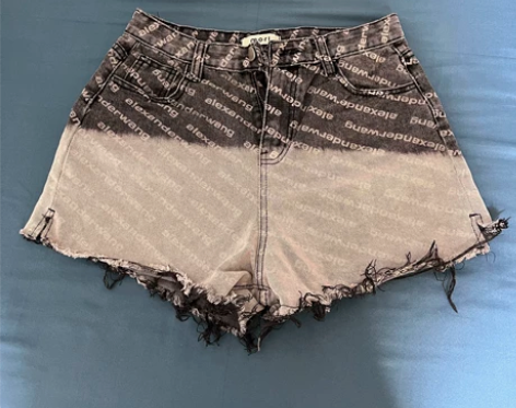 字母牛仔短裤L码 买回来只穿过一次九九九新