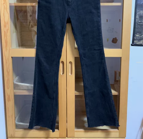 搬家便宜卖 拉绒喇叭牛仔裤 全新 质量很好...