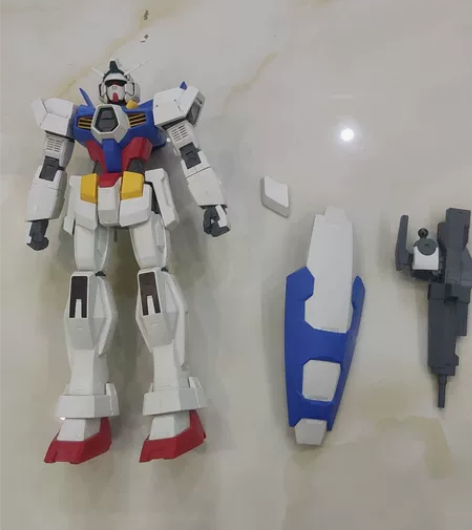 万代mega age1 后裙甲有损。模型情...