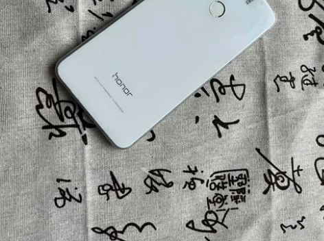 荣耀8青春，3+32 运行流畅，手机支持全...