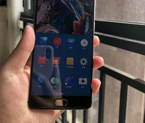 一加3 6+64 内屏轻微老化 9成新...