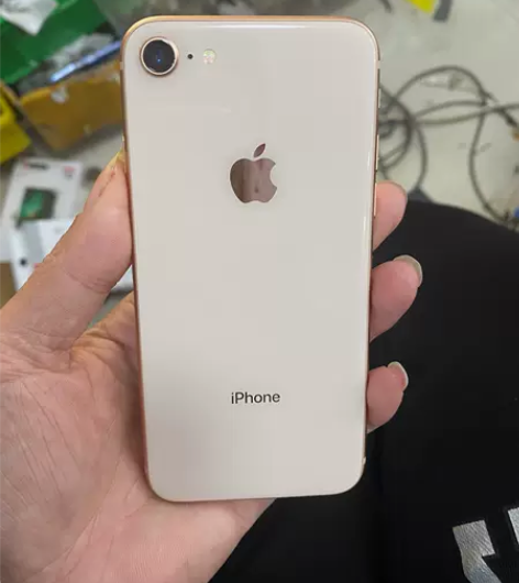 苹果8代，64G内存，成色比较新，更换过外...