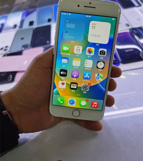 苹果   8puls   64内存   外...