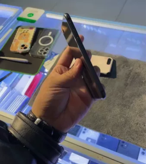 苹果8 64g 国行 纯原装 感兴趣的话点...