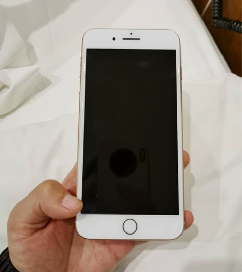 苹果8 Plus 没任何维修95新 苹果8...