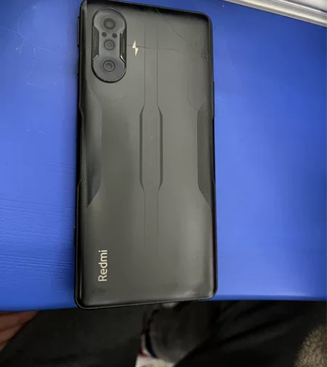 红米k40游戏增强版，8?256g后盖有点...