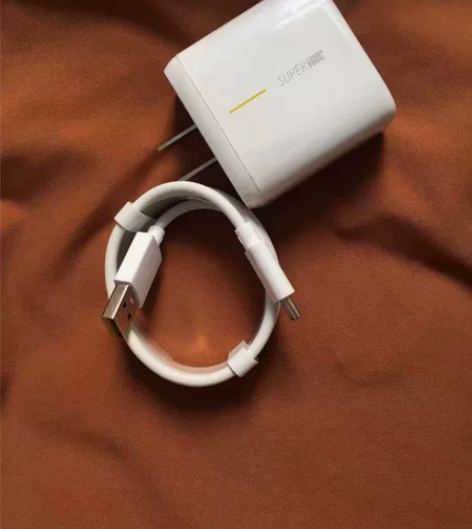 个人闲置转让一套oppo原装充电器65w，...