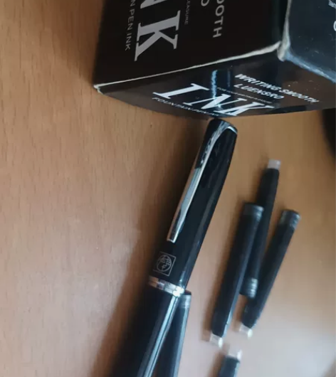 毕加索钢笔 墨水和墨囊 感兴趣的话点“我想...