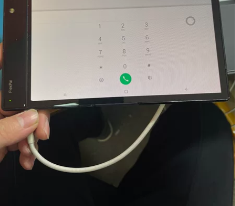 柔宇一代 6+128 屏幕小黑角 后壳有磨...