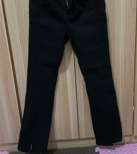 黑色前开叉加厚绒牛仔裤 感兴趣的话点“我想...