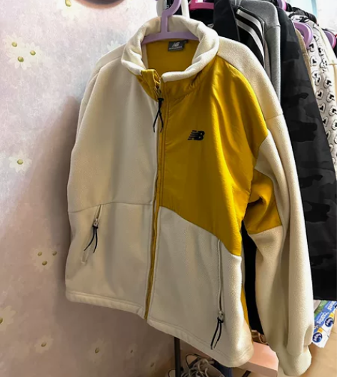 新百伦拼色外套 new balance 袖...