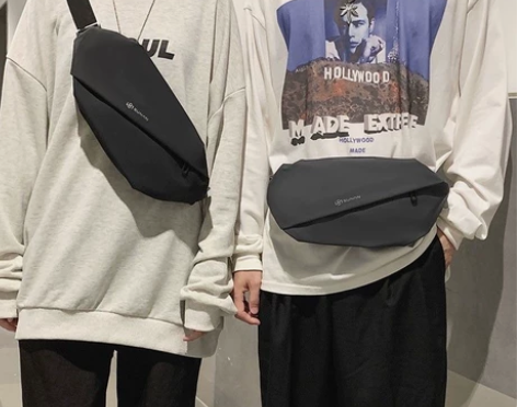 囤积一批潮牌日系胸包男士ins简约单肩包腰...