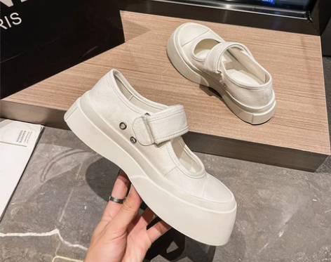 赵露思同款玛丽珍单鞋松糕厚底帆布小白鞋魔术贴皮面… 全新仅试...