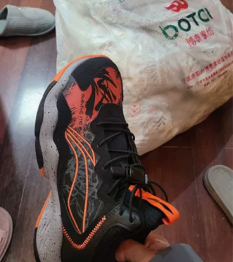 全新李宁儿童篮球鞋,云底科技。34码 感兴...