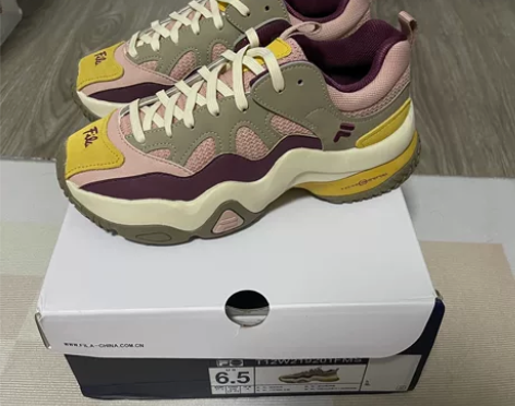 斐乐户外鞋 实物如图，全新正品499元/双...