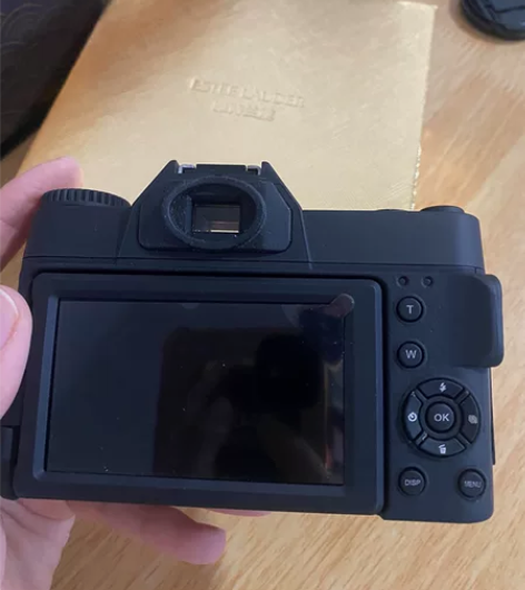 朋友送的相机，一开始很有兴趣拍照片记录，后...