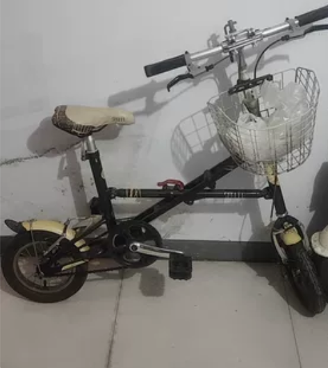 九成新折叠自行车，可折叠放车上，自提 感兴...