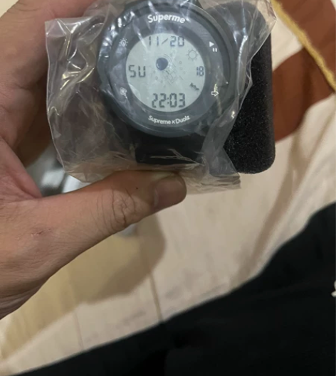 全新电子表，superme太空人电子表。儿...