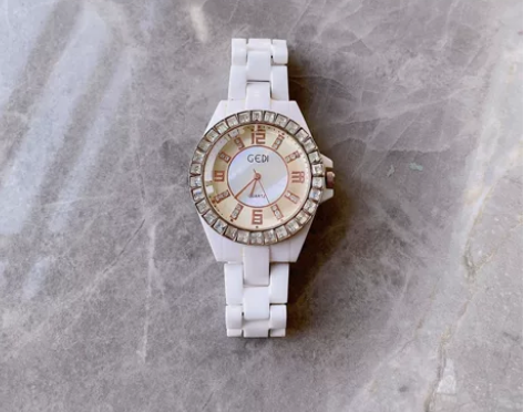 歌迪女款手表 商场300左右购入，没带过一...