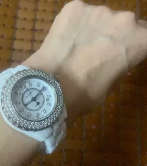 陶瓷手表，表多很少戴，几乎全新，走时准且正...