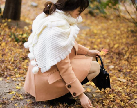 1212特小怡冬季新品甜美可爱大披肩毛球围...