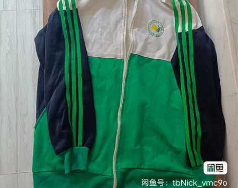 校服一套，衣长60cm，裤长85cm 感兴...