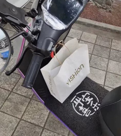 看清楚哈九号N85C,八月买的车子证件齐全...