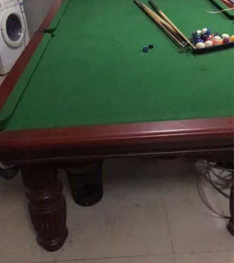 出一台台球桌 自玩的。大理石台面 球干全送...