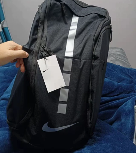 耐克篮球包，得物入的，只背了一次，背着太大...