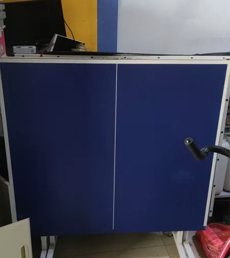 双鱼儿童乒乓球桌，带滑轮带折叠。 感兴趣的...