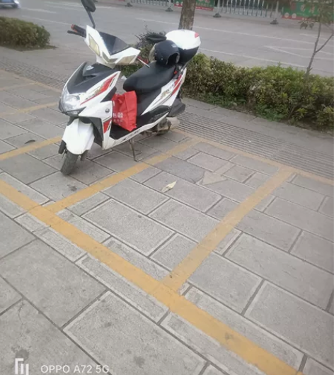 三年多的踏板摩托车,我1260元车在凤庆。...
