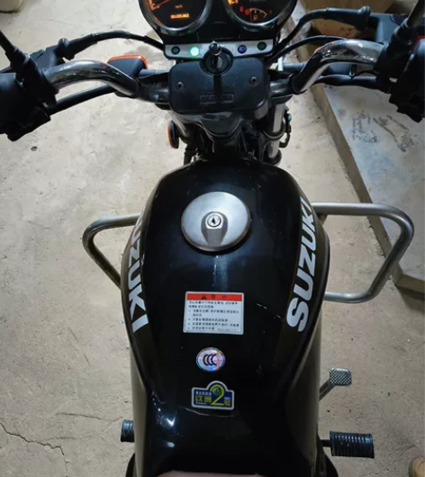 铃木摩托车gt125，实表二万公里，骑得少...